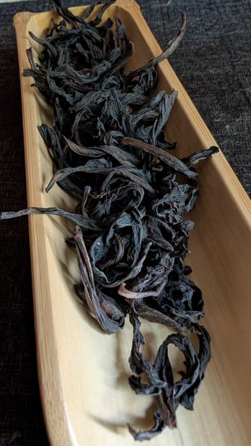 Dry rock tea leaves