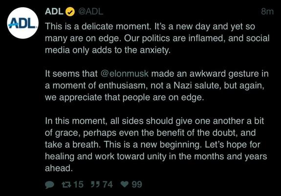 Post dell'ADL: "this is a delicate moment. It's a new day and so many are on edge. Pur politics are inflamed, and sociale media adds to the anxiety.It seems that @elonmusk mare an awkward gesture in a moment of enthusiasm, not a Nazi salute, but again, se appreciate that people are on erge. In this moment all sides should give one another a bit of grace, perhaps even the benefit of the doubt (...)"