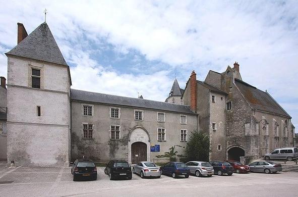 Château de Dunois, actuellement Musée de l'Orléanais à #Beaugency (#Loiret) Château acheté par Jean Dunois, compagnon de Jeanne d'Arc, en 1422. Sur la place, pavillon carré du XVIe siècle. Dans la cour, tourell...
Suite 👉 https://monumentum.fr/monument-historique/pa00098690/beaugency-chateau-de-dunois-actuellement-musee-de-lorleanais
#Patrimoine #MonumentHistorique
Photo CC-BY-SA 4.0 : Manfred Heyde