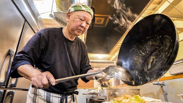 【香川】この道４７年の熟練技！瀬戸内海のレトロ商店街で見つけた絶品町中華 第22話｜高松市「中華亭 王府」