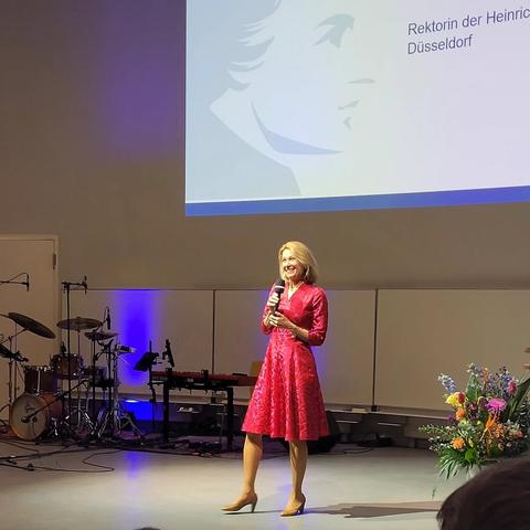 Prof. Dr. Anja Steinbeck