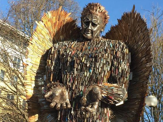 The-Knife-Angel-une-sculpture-avec-des-couteaux-confisques-par-la-police-5