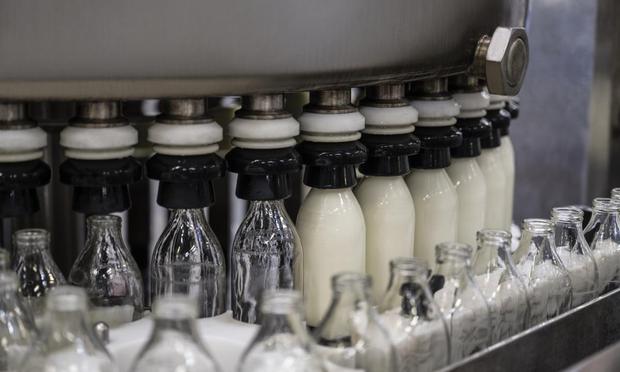 Fábrica de envasado de leche, en una imagen de archivo. (Johnny Greig)