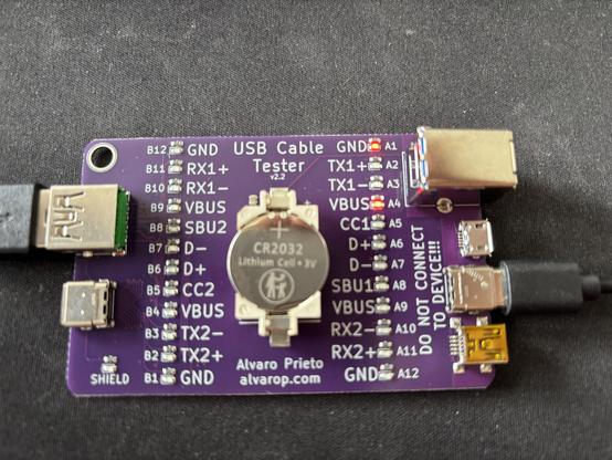 Non-compliant usb cable in the usb cable tester. Only GND and VBUS leds light up. The cable even has the usb logo on it but that’s illegal …