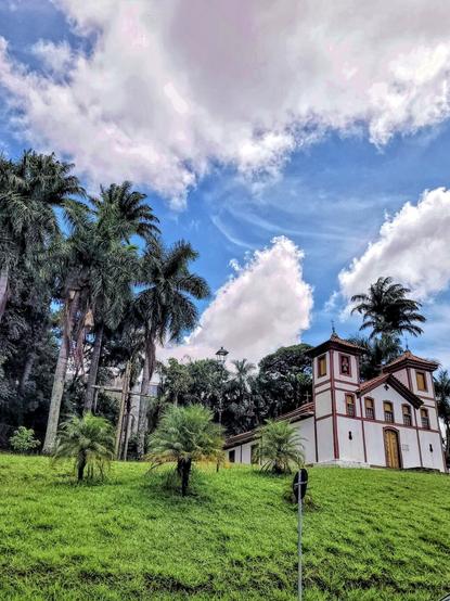 Igreja Santa Rita, construída em Uberaba (MG) no ano de 1854, e tombada pelo Instituto do Patrimônio Histórico e Artístico Nacional (IPHAN) em 1939, onde está instalado atualmente o Museu de Arte Sacra.

#uberaba #uberabamg #mg #minasgerais #turismo #artesacra #iphan #iphanmg #vsco #vscocam