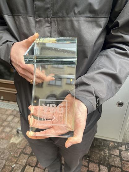 Die Trophäe der Verwaltungs-Berufsgenossenschaft (VBG) gesetzliche Unfallversicherung, Foto: Susann Sika/Universität Leipzig