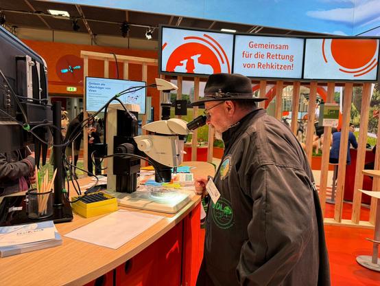 Stand des ZALF und FLI zum Thema Monitoring von blutsaugenden Insekten auf der Grünen Woche 2025. 

Foto: Doreen Werner / ZALF