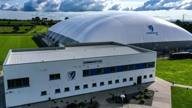 Inflated sporting venue