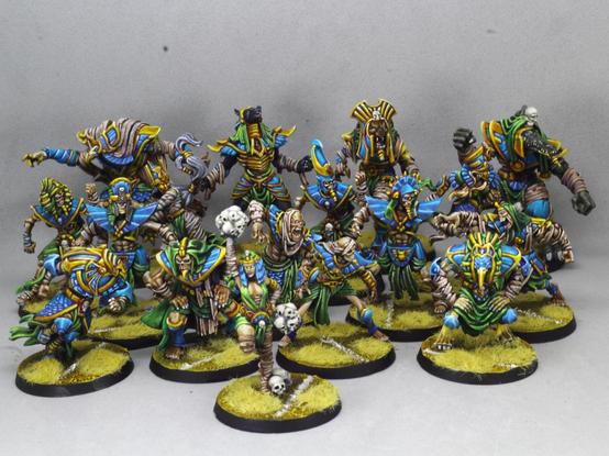 Third party khenri miniatures for blood bowl,so heavily Egyptian themed. The highlights on these are so good and so colorful that everything looks shiny as pretty