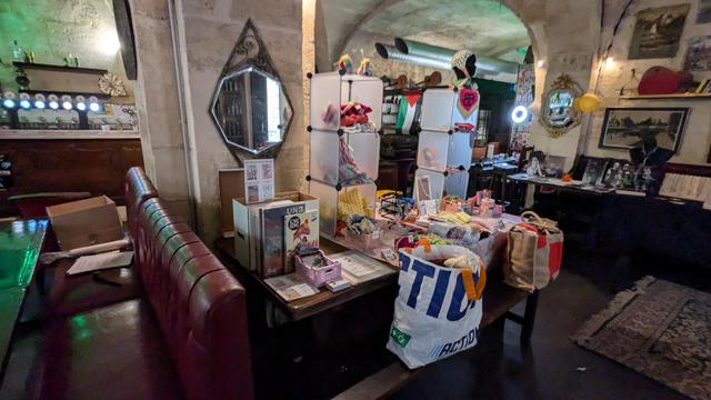 Stand de bribri dans la brasserie du port