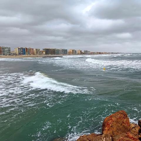 Au bord de la mer Méditerranée, à Palavas-les-flots, par un après-midi hivernal
