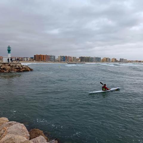 Au bord de la mer Méditerranée, à Palavas-les-flots, par un après-midi hivernal