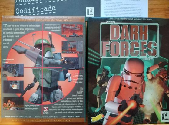 Portada y contraportada de la caja del juego.
En la portada se ve un clon disparando unsaler y otro clon recibiendo un disparo. Se le ERBE y Lucas Arts

En la Contraportada hay screenshots del juego, algo de texto y al final la frase: "Que la fuerza te acompañe"