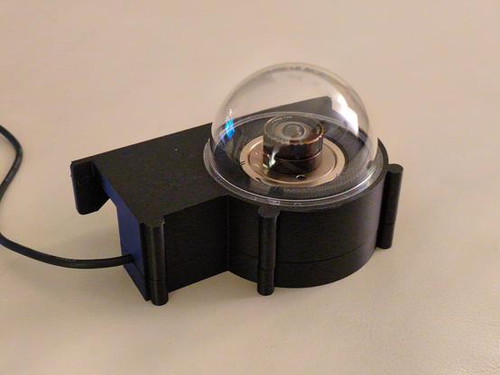 schwarzes Gehäuse mit transparentem Acrylglas Kamera Dome