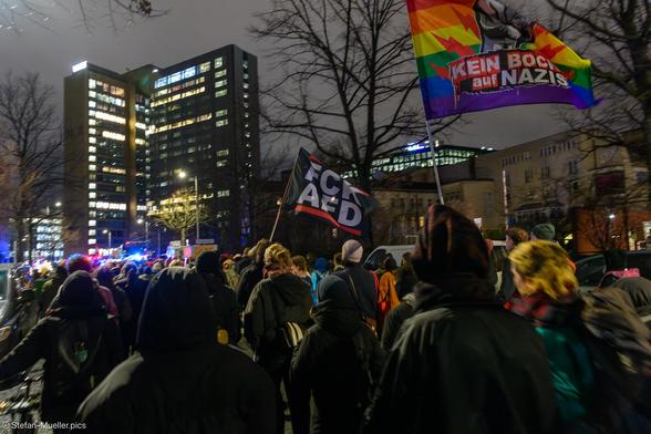 Antifschistische Proteste beim Welt-Wirtschaftsgipfel gegen Lobbytreffen von Politk mit Kanzlerkandidat*innen und Elon Musk, Berlin, 27.01.2025