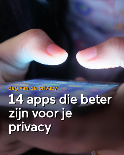 Afbeelding: Een foto van een smartphone in de handen van een persoon, wiens duimen boven het scherm zweven. Tekst: Dag van de privacy, 14 apps die beter zijn voor je privacy.