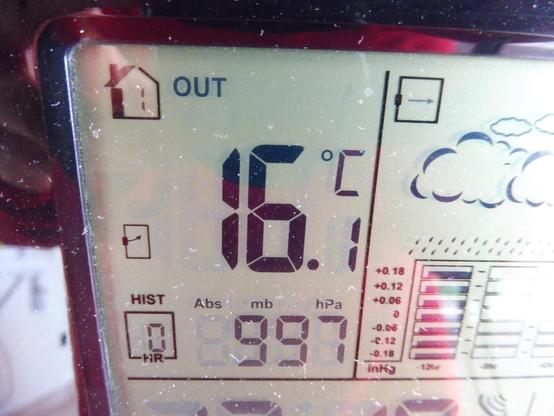 Schermo di un termometro digitale che segna 16.1⁰C