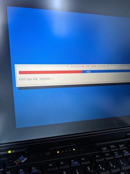 Instalator Q4OS na starym IBMowskim ThinkPadzie