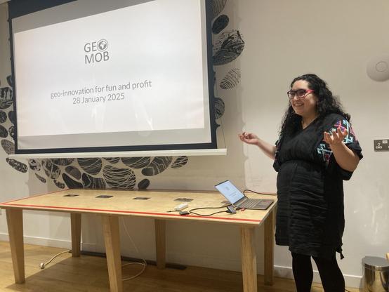 Geomob Edinburgh organiser Gala Camacho kicks things off