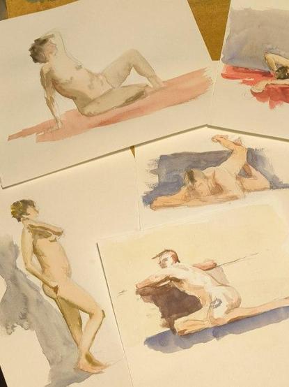 Varias acuarelas de apuntes de desnudos de mujeres y hombres en diversas poses