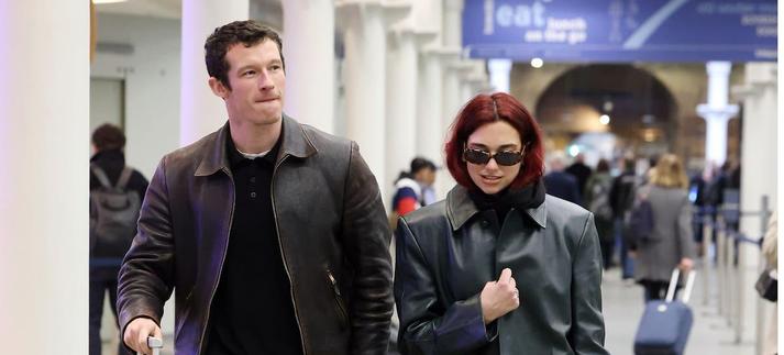 Dua Lipa y Callum Turner en Londres, 2024. (Photo by Neil Mockford/GC Images) / Neil Mockford