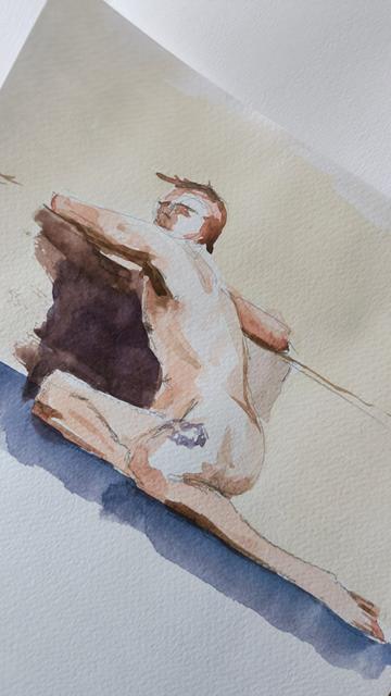 Watercolor sketch of a young man laying on the floor with both arms resting on a bench, the man is athletic with a tattoo in the left leg and has mohican haircut