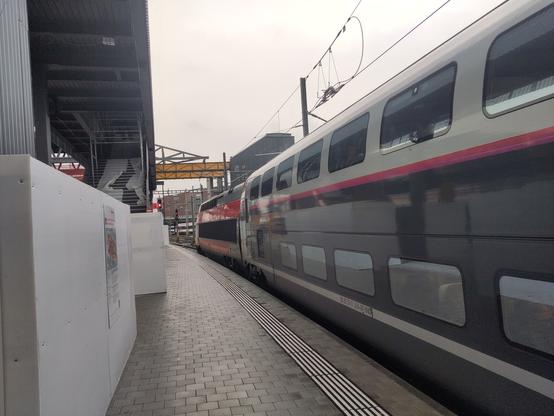 Picture showing the front of a tgv