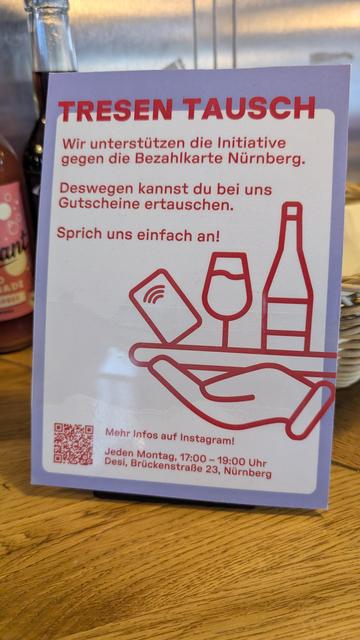 Aufsteller, der erklärt, dass am Tresen 
Bargeld gegen Gutscheine getauscht werden können.