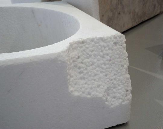 Ein Marmorblock, der aussieht wie ein Styroporblock.