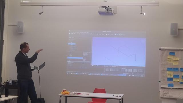 Roman presenting his Cable workbench at FreeCAD Day.