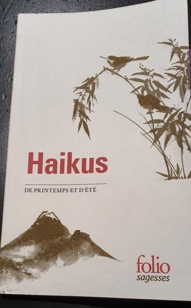 "Haïkus de printemps et d'été" traduits par Corinne Atlan et Zéno Bianu. Aux éditions Folio Sagesses