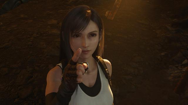 Tiffa señalando a la cámara en una húmeda y oscura cueva, se ven los detalles faciales tan currados además de un fragmento de unas megababongas que unos pajeros querían hacer incluso más grandes(y lo consiguieron con mods)
