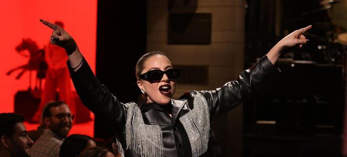 Lady Gaga en 'SNL' presentando por sorpresa la actuación de Bad Bunny en 2023. (Photo by: Will Heath/NBC via Getty Images) / NBC