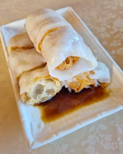 You tiao (savoury doughnut) cheung fun