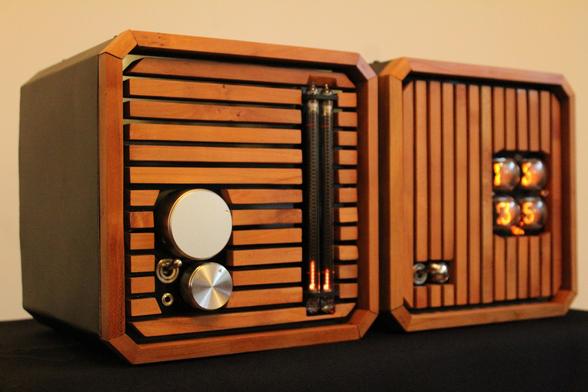 Same objects as the previous photo, but at an angle, focusing on the amplifier.
