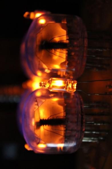 A side view of the tubes, displaying their cosy orange color glowing in the dark. The front of the tubes show a clear purple glow.
