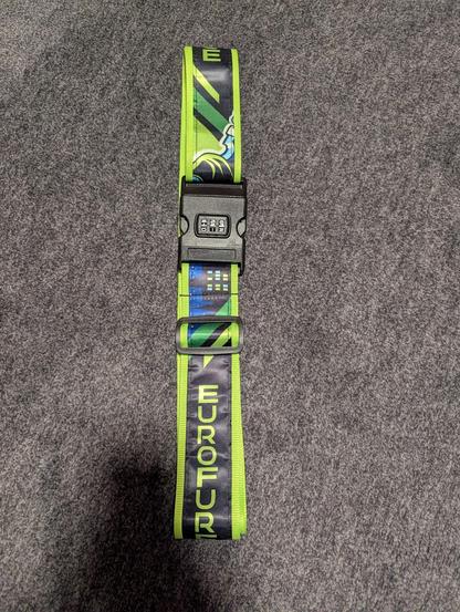 A length-adjustable strap that includes a lock. It features the EUROFURENCE design.