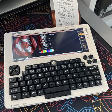 Clockwork DevTerm showing output if neofetch in xterm while printing output of inxi -F