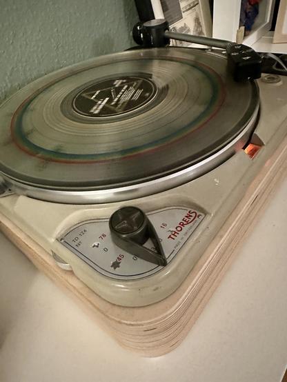 Throrenz TD 124 Plattenspielr mit LP, Single Sided, Album, Reissue, Remastered, Repress, Stereo, Clear, 180g, 50th Anniversary Collector's Edition Dark Side of the Moon