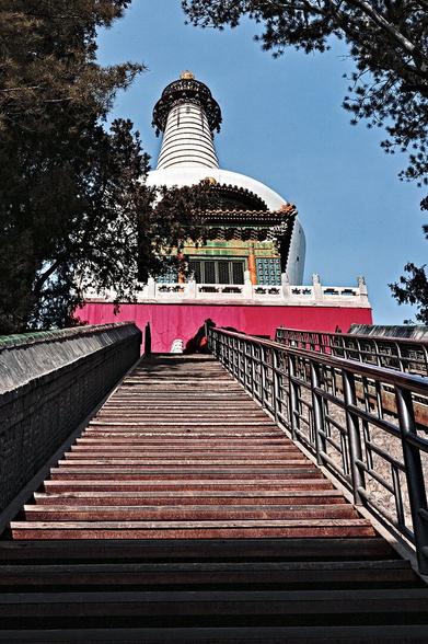 the white Pagoda in the Pehai Park in Peking.