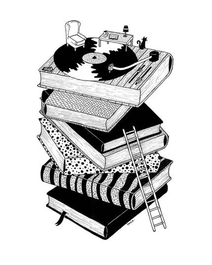 Ilustración en blanco y negro en la que se ve una pila de libros de diferentes tamaños y diseños. En la parte superior de la pila hay un tocadiscos con un disco de vinilo, una pequeña silla, una mesa con un libro y una lámpara, y un gato. Una escalera se apoya contra la pila de libros. El estilo es detallado y evoca una sensación de comodidad y tranquilidad.