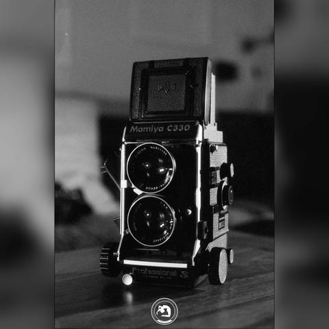 black and white photo of a Mamiya C330 Professional S with the Sekor 80mm f/2.8 lens
