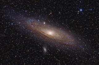 M31 Galaxie mit NGC 205 - von mir fotografiert im Sommer 2022
Mit einer Zwo ASI 294MC, WO 51 Spacecat