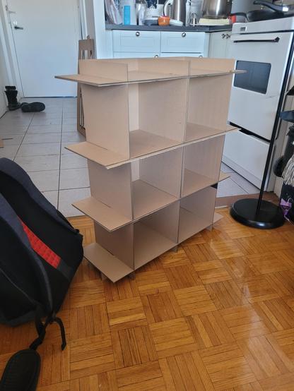 Shelf finished: it's got 3x2 compartments, about 60 x 70 x 24 cm