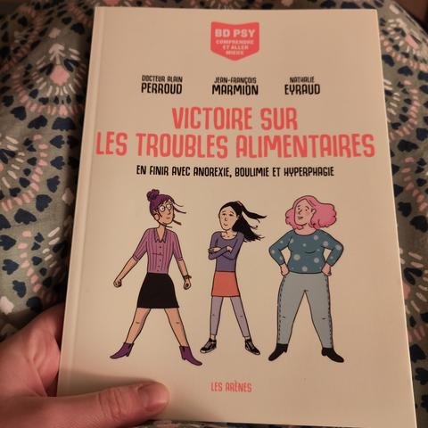 Photo de la couverture de la BD où on peut y voir trois personnages féminins ayant trois problématiques différentes.