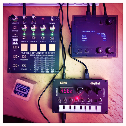 drei synthesizer und ein stempel