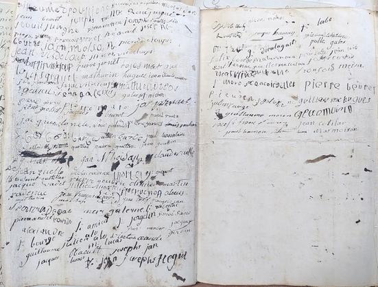 Photographie d'un document d'archives : double page couverte de signatures d'individus, d'une écriture plus ou moins assurée