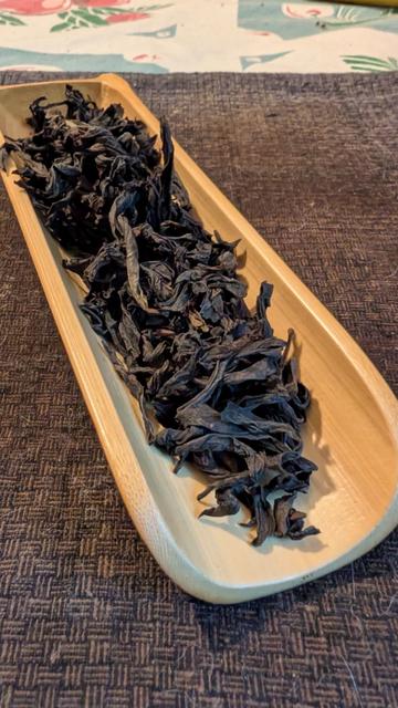 Dry rock tea leaves