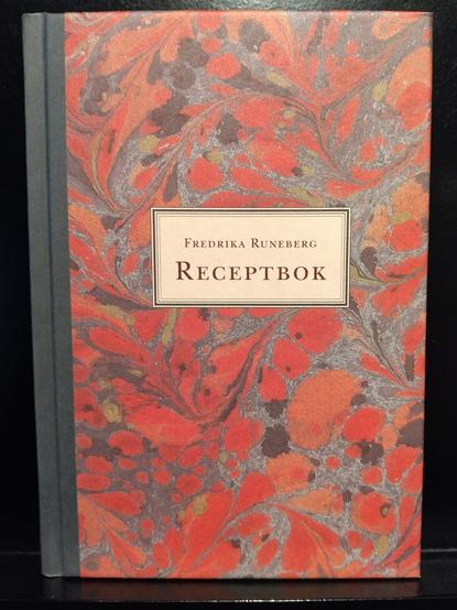 Kuva Fredrika Runebergin reseptivihkosta - ei alkuperäisestä, vaan siitä tehdystä kirjasta, jota museossa myydään.