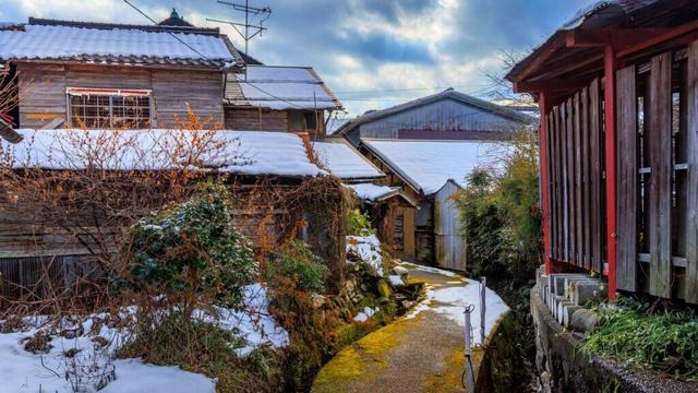 Snow Melts in Morning Sun, Walking Chizu Town | Tottori, Japan
